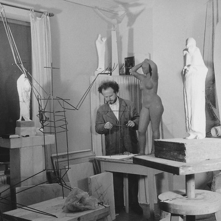 Wagner Nándor in his atelier in Lund
